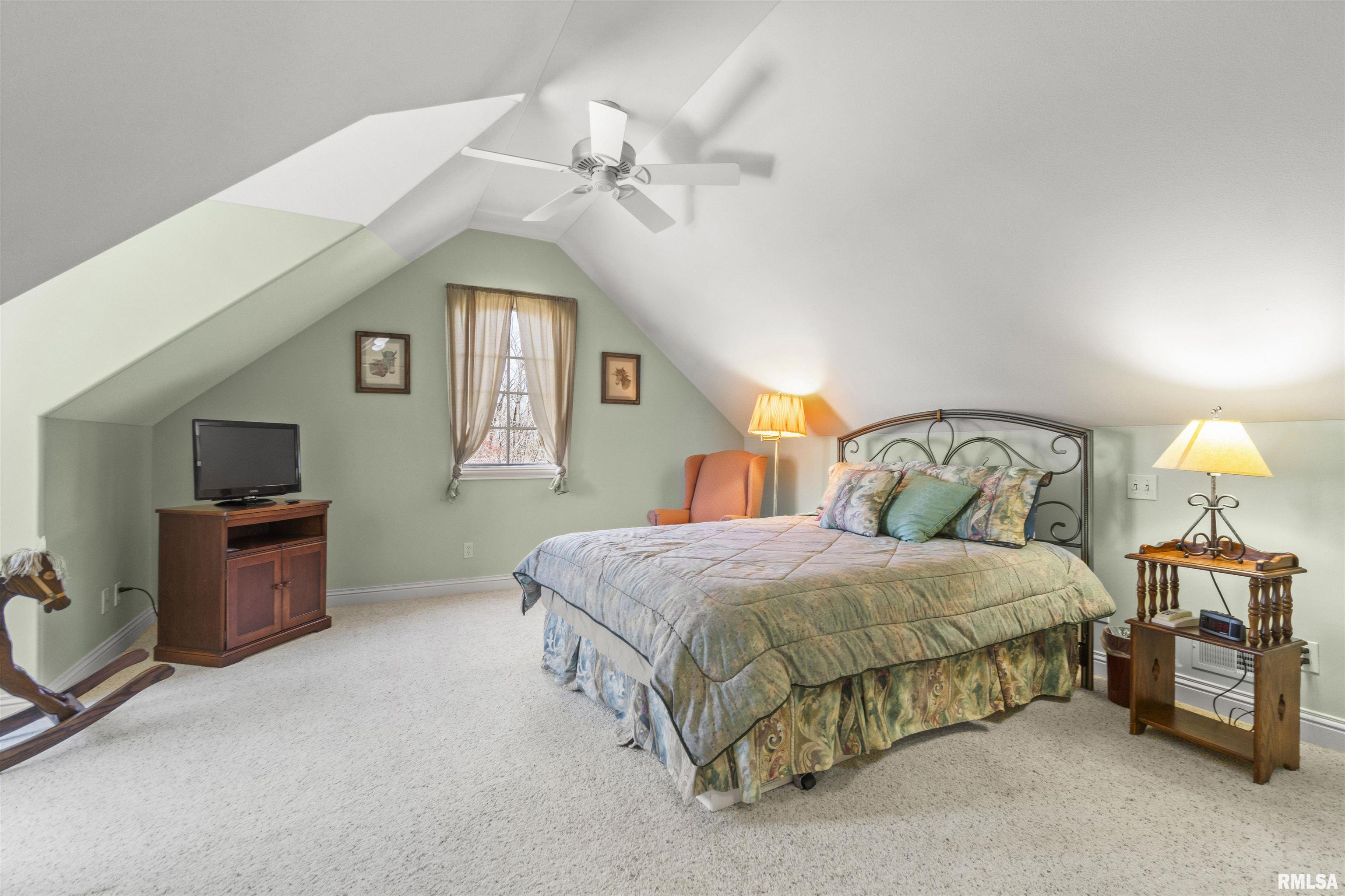1801 Kern Road Washington, IL 61571 - Photo 38 of 64 Gallery Image 38
