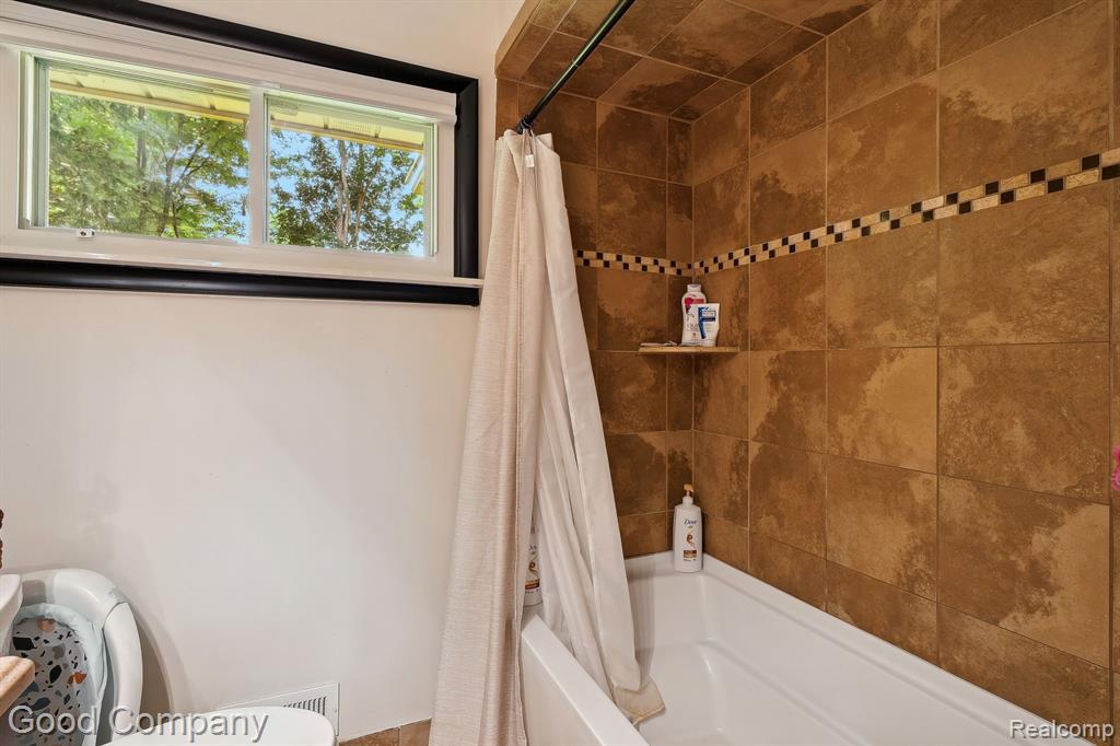 32115 Bonnet Hill Road Farmington Hills, MI 48334 - Photo 20 of 41
