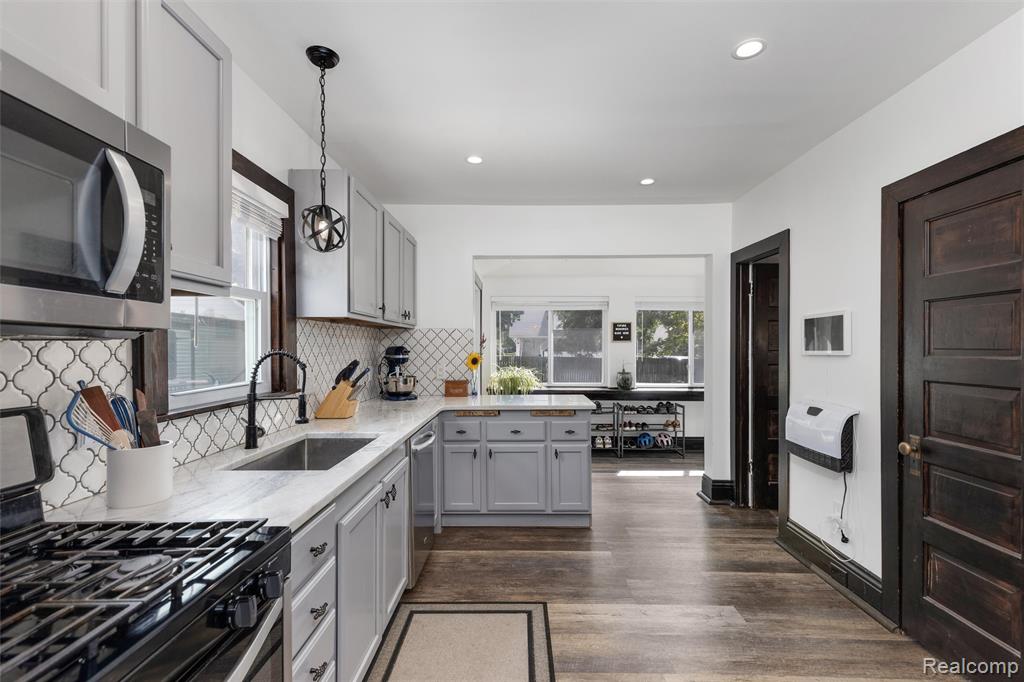 709 East Clinton Street Howell, MI 48843 - Photo 9 of 26 Gallery Image 9