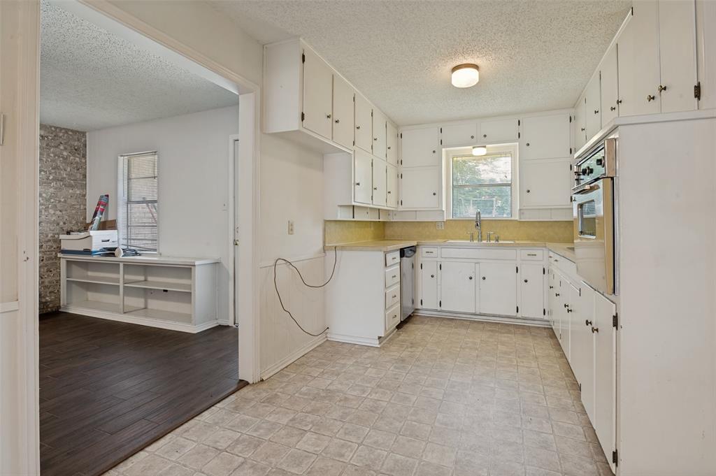 1121 Billie Ruth Lane Hurst, TX 76053 - Photo 10 of 25