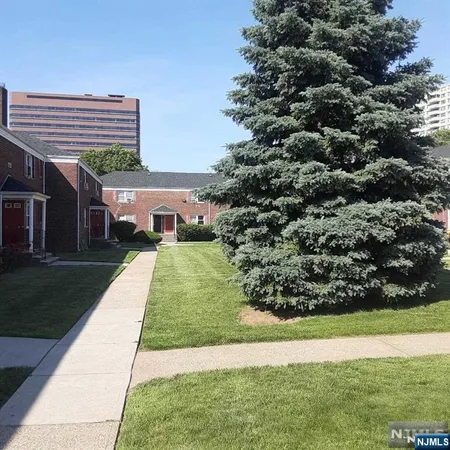 $2,150 | 431 Main Street, Hackensack, NJ 07601