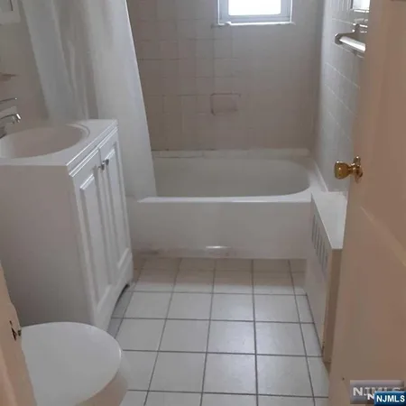 $2,150 | 431 Main Street, Hackensack, NJ 07601