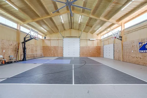 a view of a garage