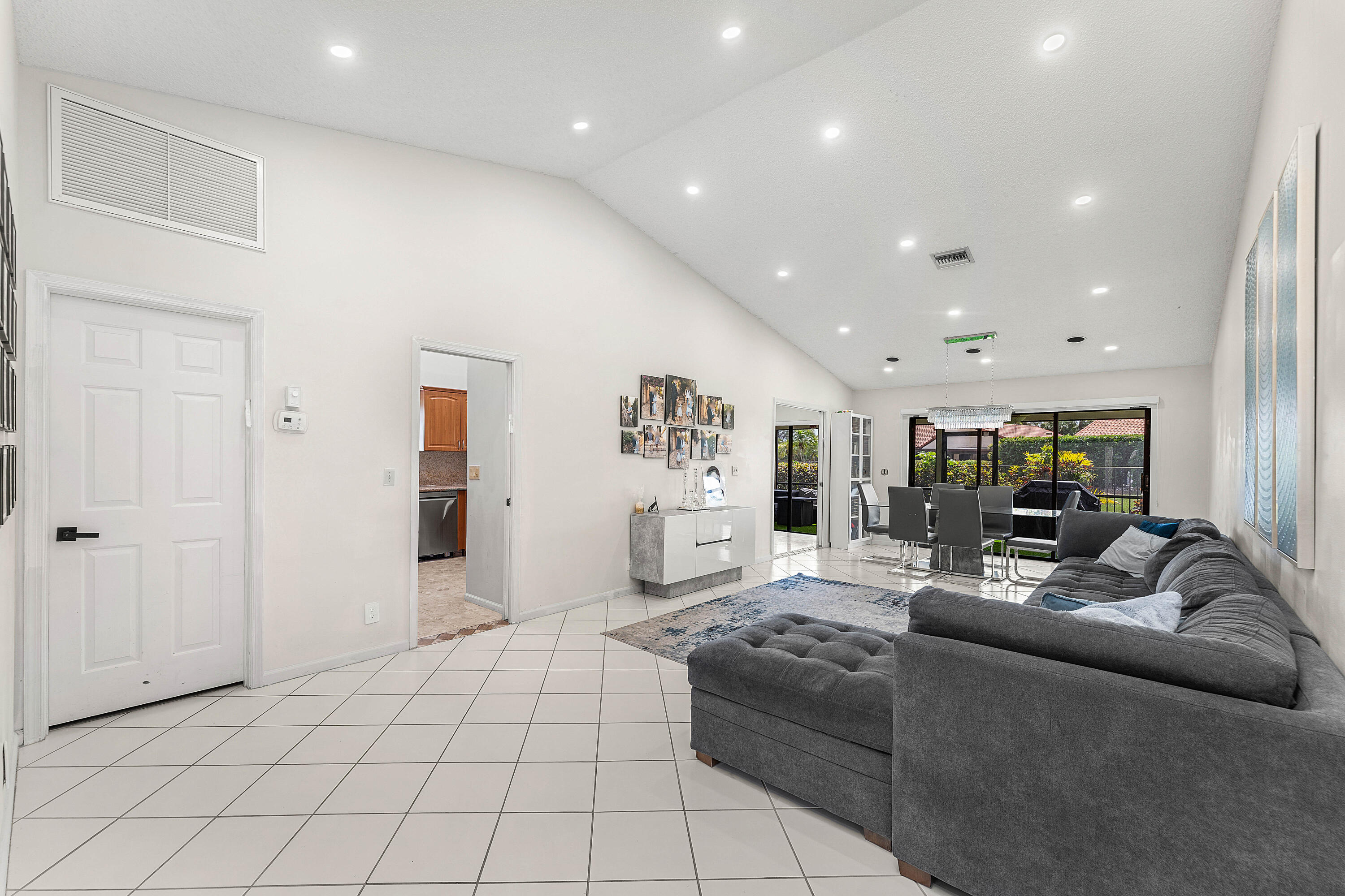 7587 Solimar Circle Boca Raton, FL 33433 - Photo 10 of 24 006-7587SolimarCircle-BocaRaton-FL-33433