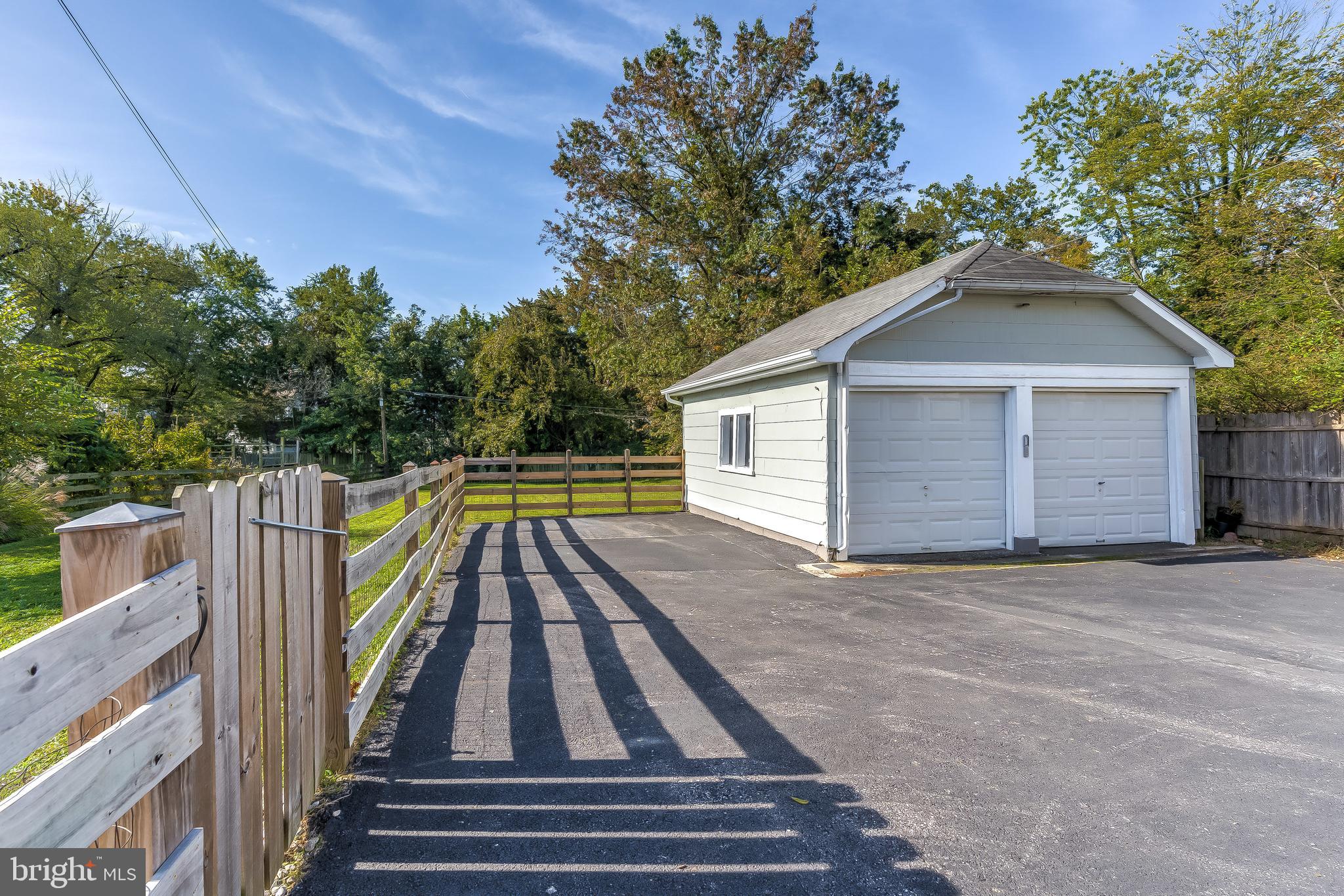116 South Rolling Road Catonsville, MD 21228 - Photo 39 of 40 Lots of Parking and a 2 Car Garage!