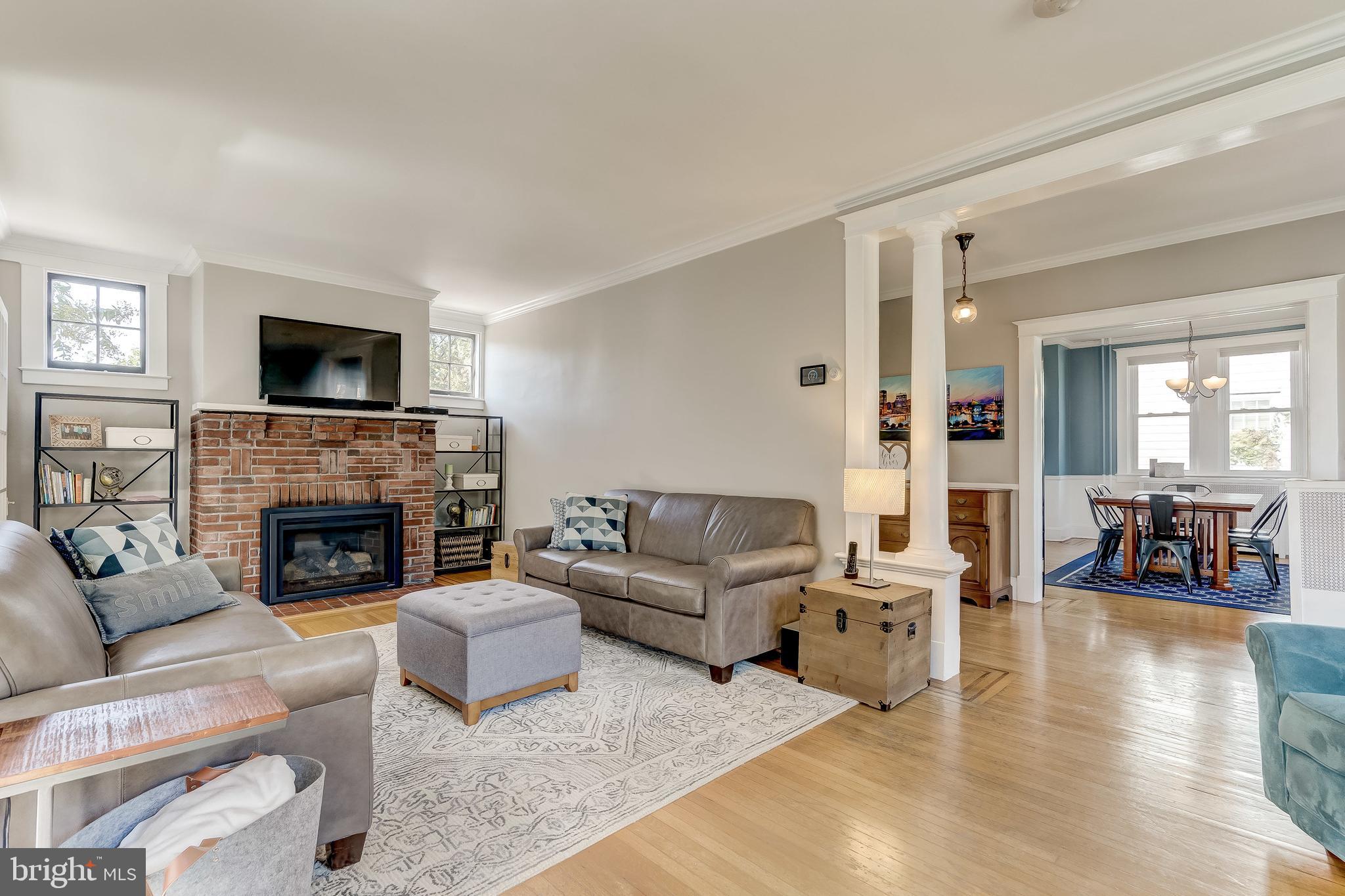116 South Rolling Road Catonsville, MD 21228 - Photo 6 of 40 Expansive Living Room