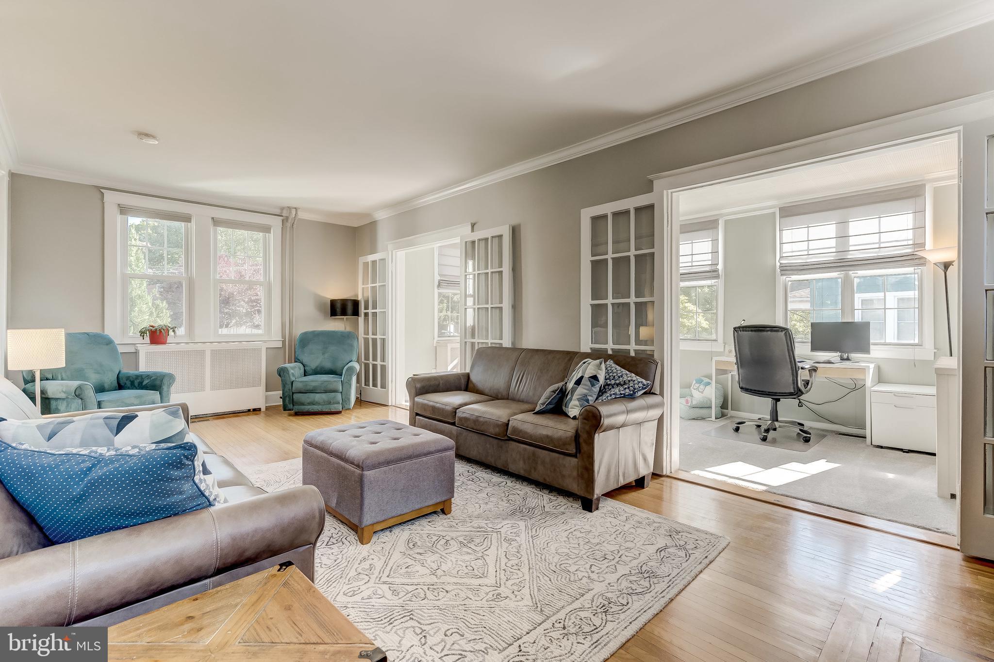 116 South Rolling Road Catonsville, MD 21228 - Photo 7 of 40 Expansive Living Room