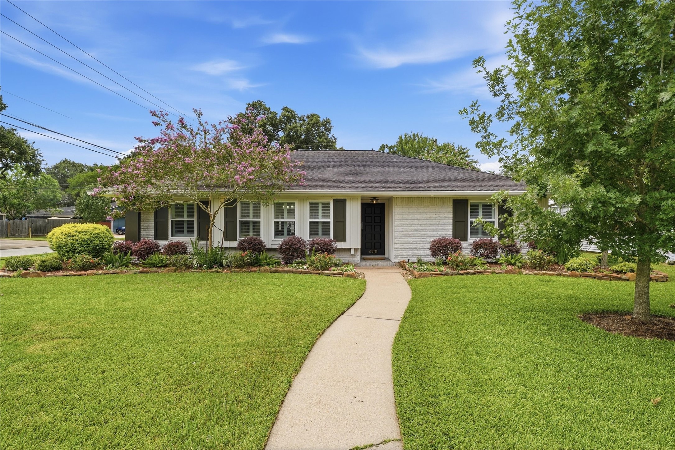 4701 Hummingbird Street Houston, TX 77035 - Photo 27 of 28 Do not miss your chance to see this darling home!