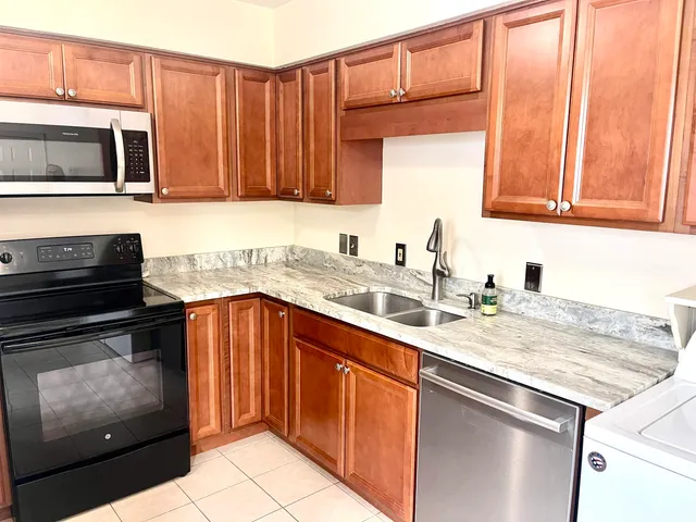 $2,000 | 278 Main Street, Unit 3, Hopkinton, NH 03229