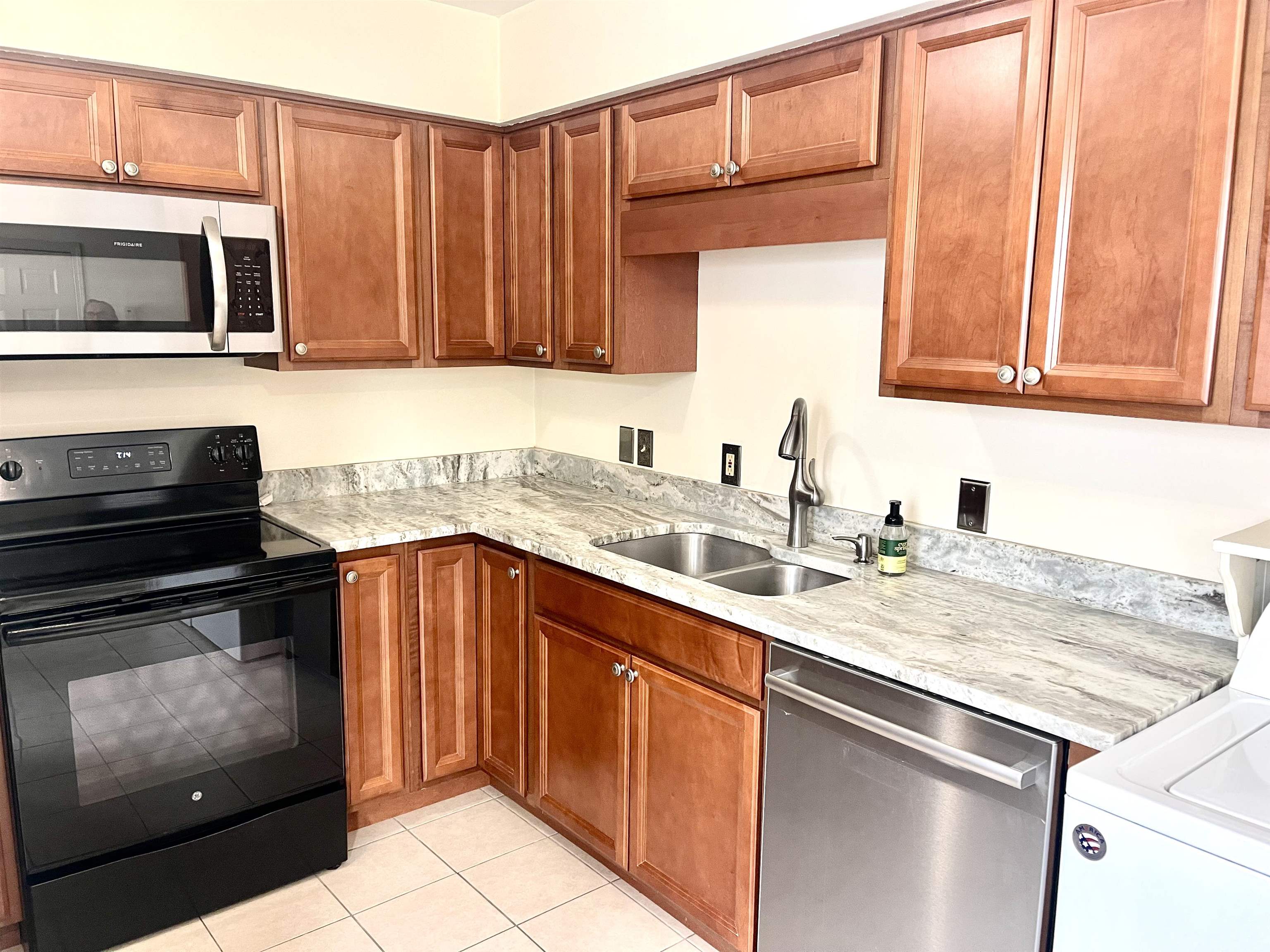 278 Main Street, Unit 3 Hopkinton, NH 03229 - Photo 4 of 12