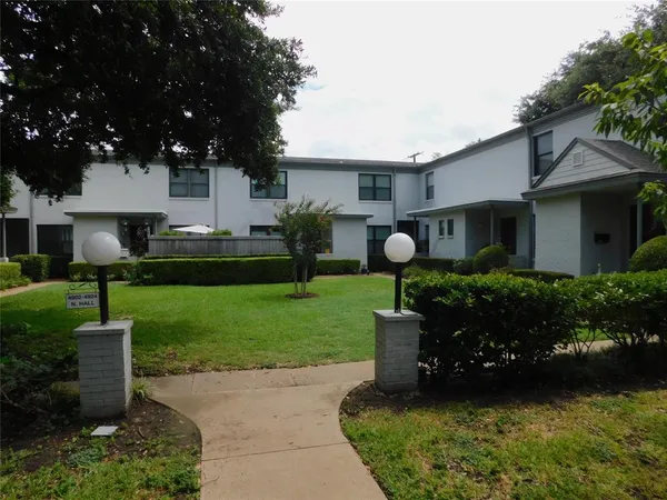 $2,000 | 4906A North Hall Street, Dallas, TX 75235