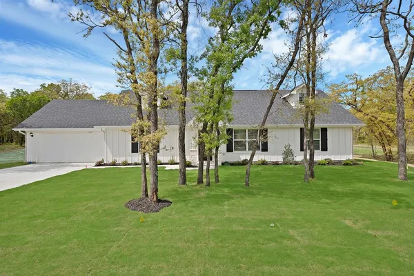 $374,000 | 120 Sedona Crk Court, Poolville, TX 76487