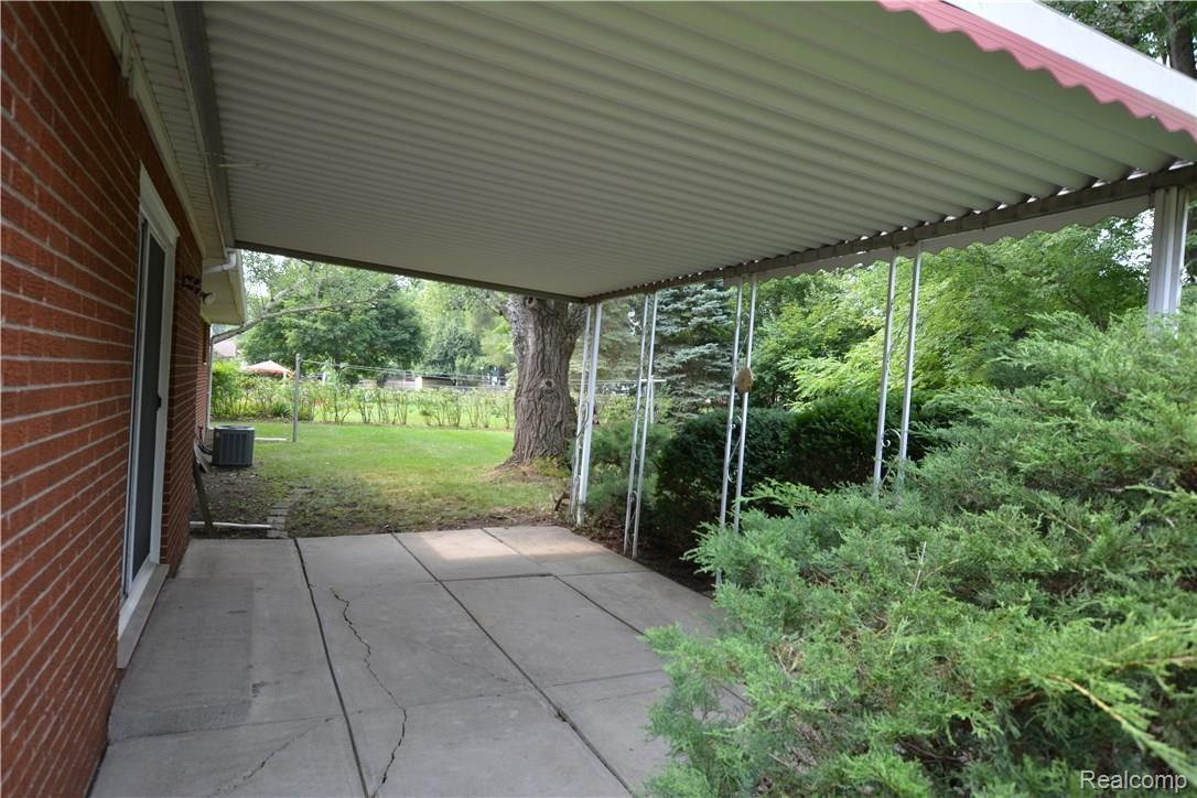 4428 South Linden Road Flint, MI 48507 - Photo 8 of 22 DSC_0338.JPG