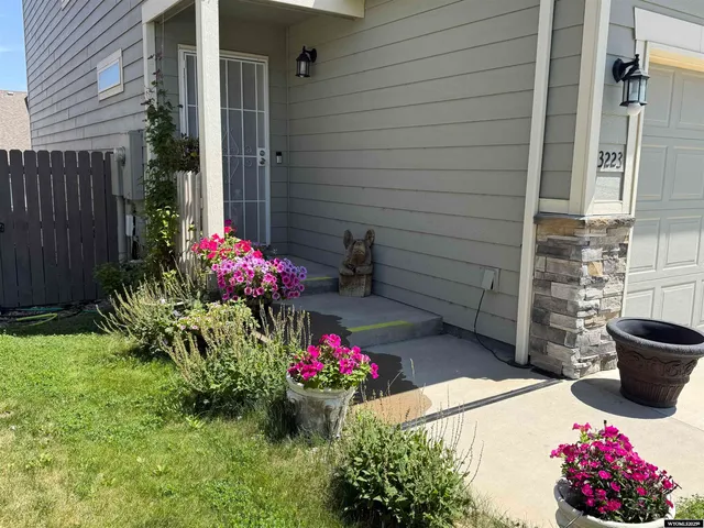 $315,999 | 3223 Carbide Trail Road, Casper, WY 82604
