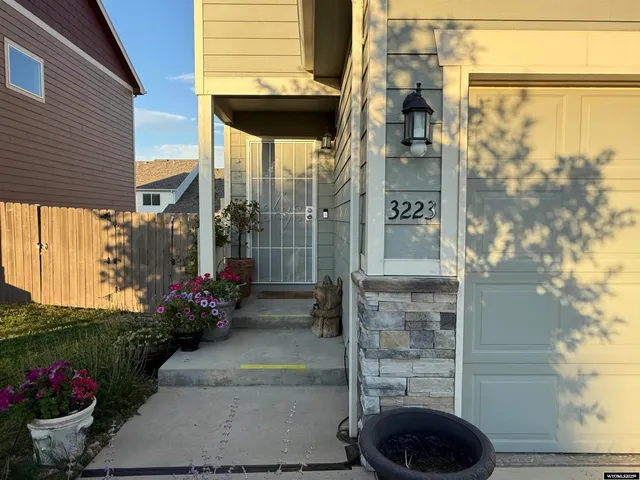 $315,999 | 3223 Carbide Trail Road, Casper, WY 82604