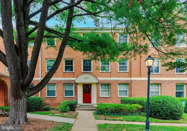 $365,000 | 2807 Arlington Boulevard, Unit 301, Arlington, VA 22201