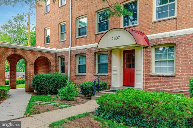 $365,000 | 2807 Arlington Boulevard, Unit 301, Arlington, VA 22201