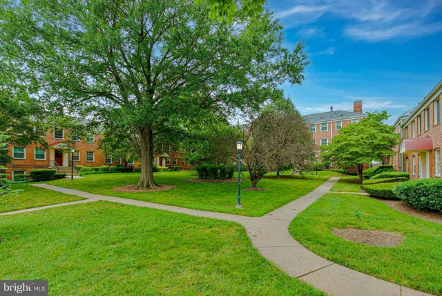 $365,000 | 2807 Arlington Boulevard, Unit 301, Arlington, VA 22201