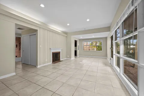 $575,000 | 949 Ridgewood Drive, Highland Park, IL 60035