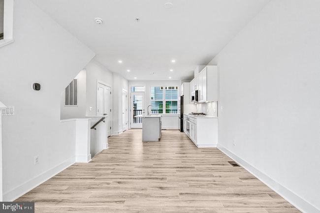 11236 Bunsen Street Reston, VA 20190 - Photo 19 of 61 Bright and airy open space awaits.