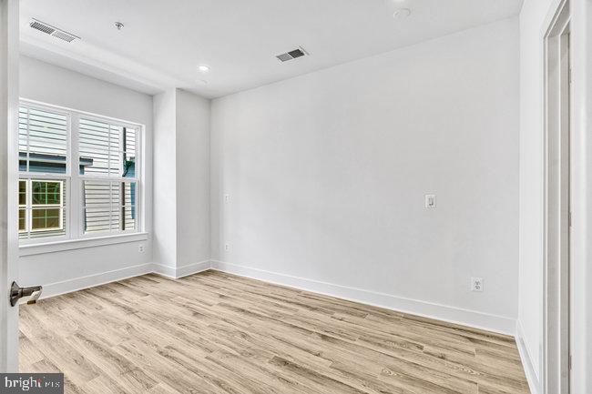 11236 Bunsen Street Reston, VA 20190 - Photo 25 of 61 Bright and airy blank canvas room.