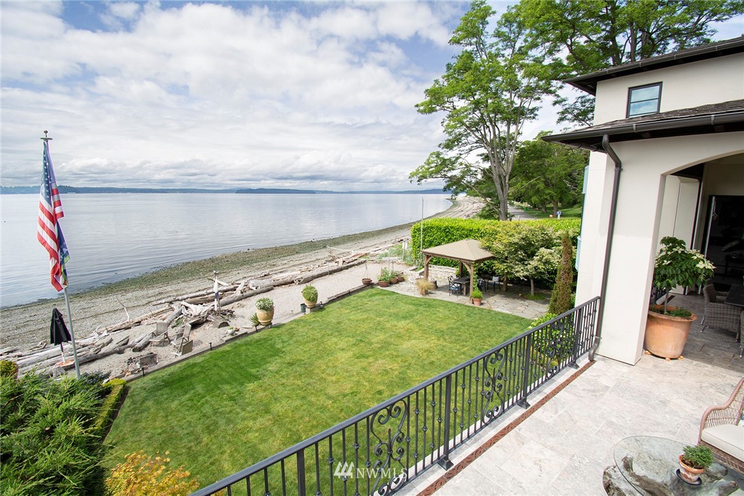 8635 Fauntleroy Way Southwest Seattle, WA 98136 - Photo 14 of 36 a view of a terrace with a garden