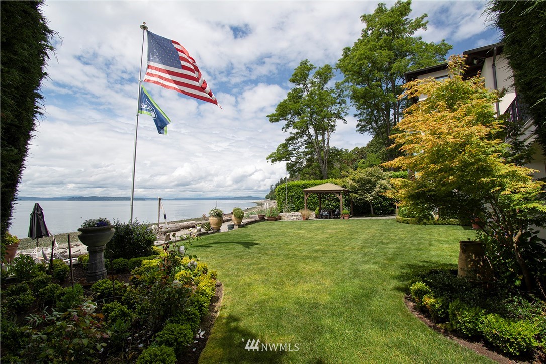 8635 Fauntleroy Way Southwest Seattle, WA 98136 - Photo 28 of 36 a view of a outdoor space