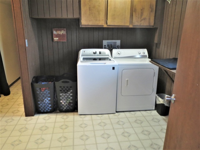 9536 West Woosung Road Dixon, IL 61021 - Photo 18 of 24 a utility room with dryer and washer