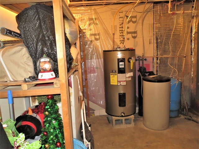 9536 West Woosung Road Dixon, IL 61021 - Photo 19 of 24 a view of a room with gym equipment
