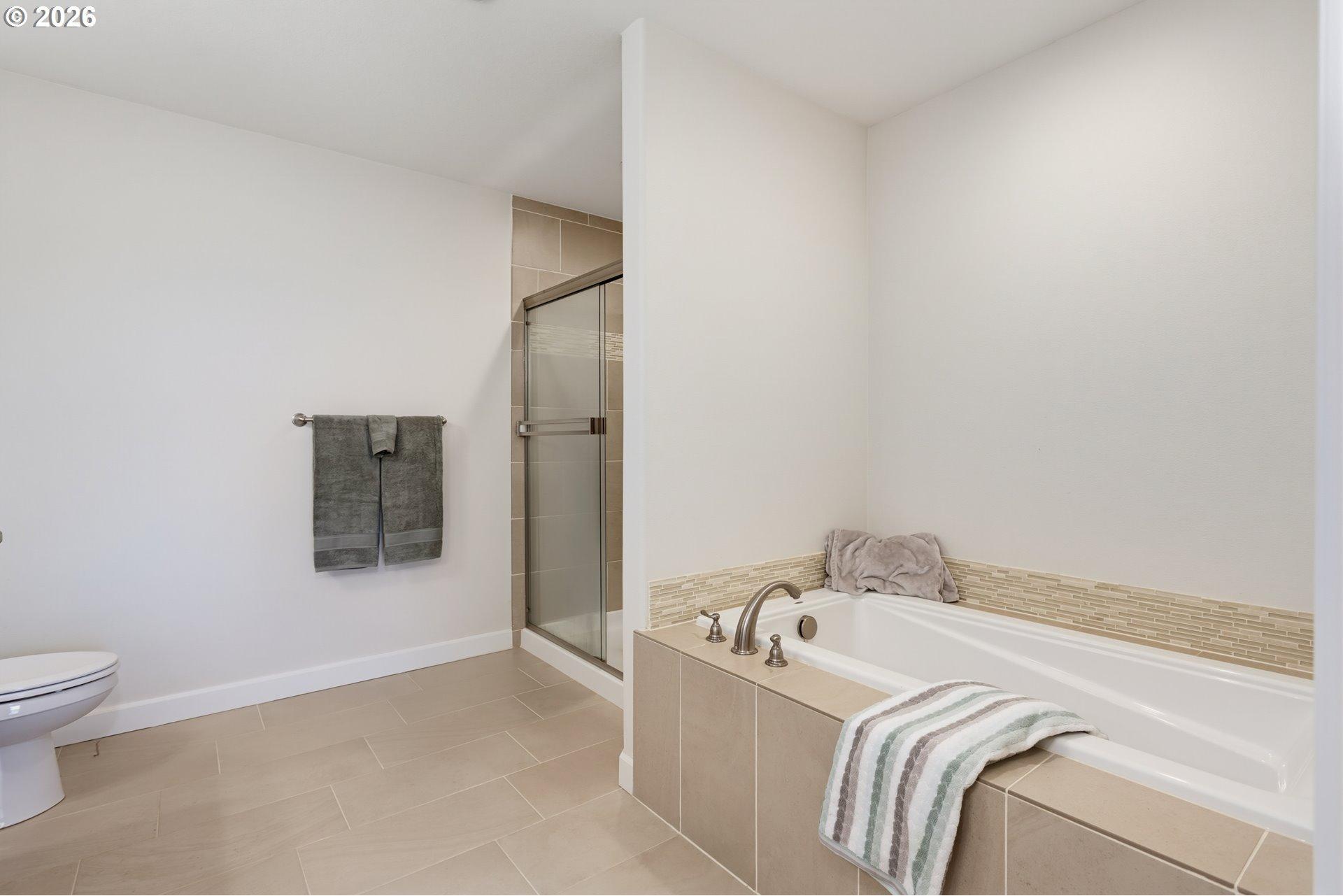 4233 Northwest Sage Loop Camas, WA 98607 - Photo 22 of 39 Bathroom