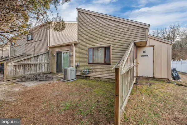 a view of a house with backyard and a tree