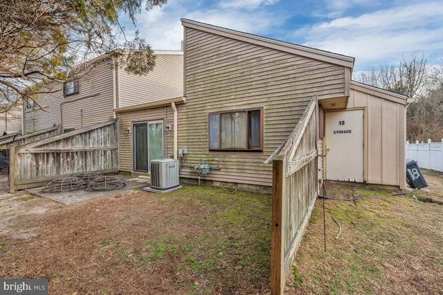 a view of a house with backyard and a tree