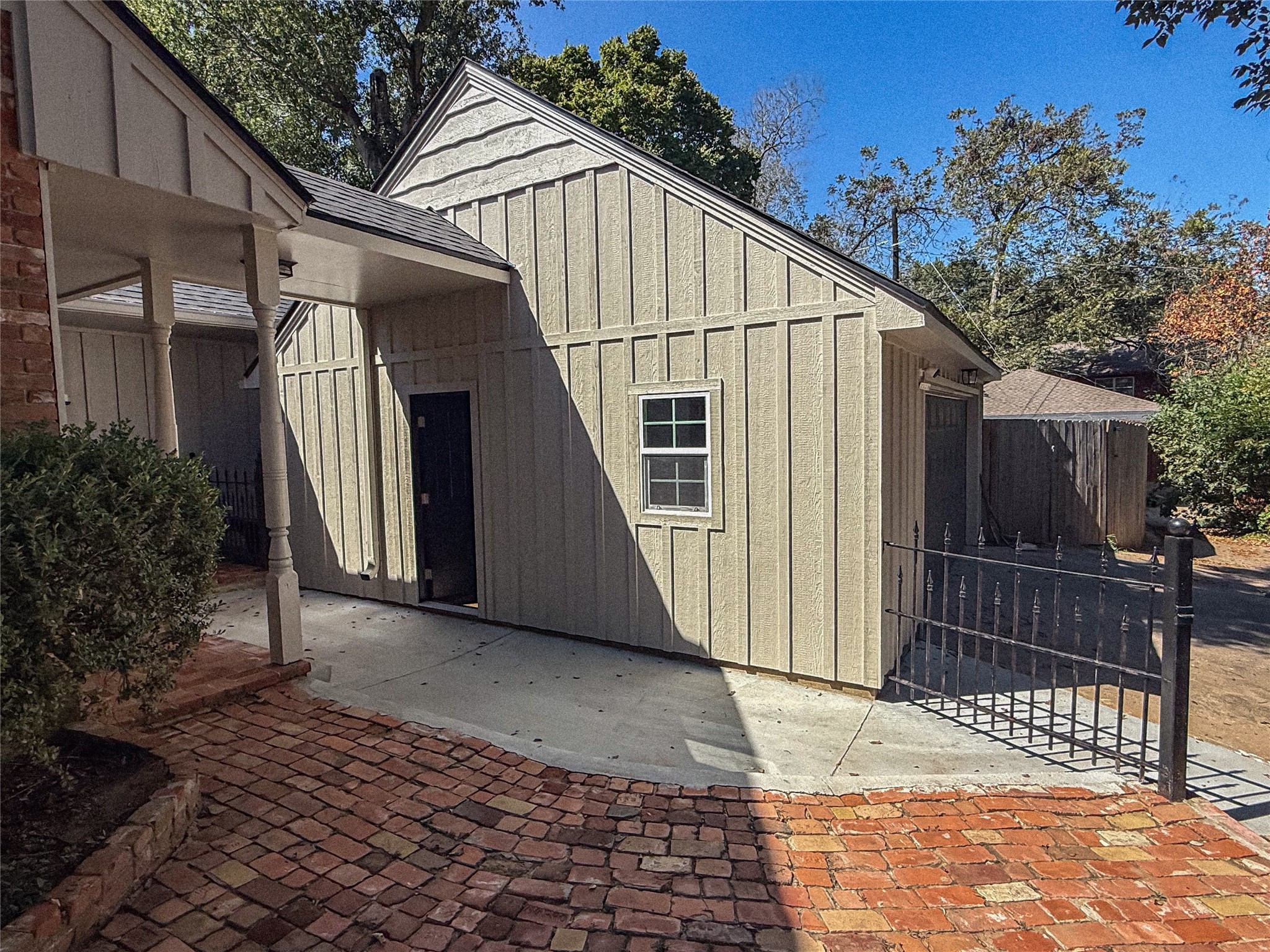 1704 Harrison Road Brenham, TX 77833 - Photo 29 of 34 a view of a entrance gate of a house