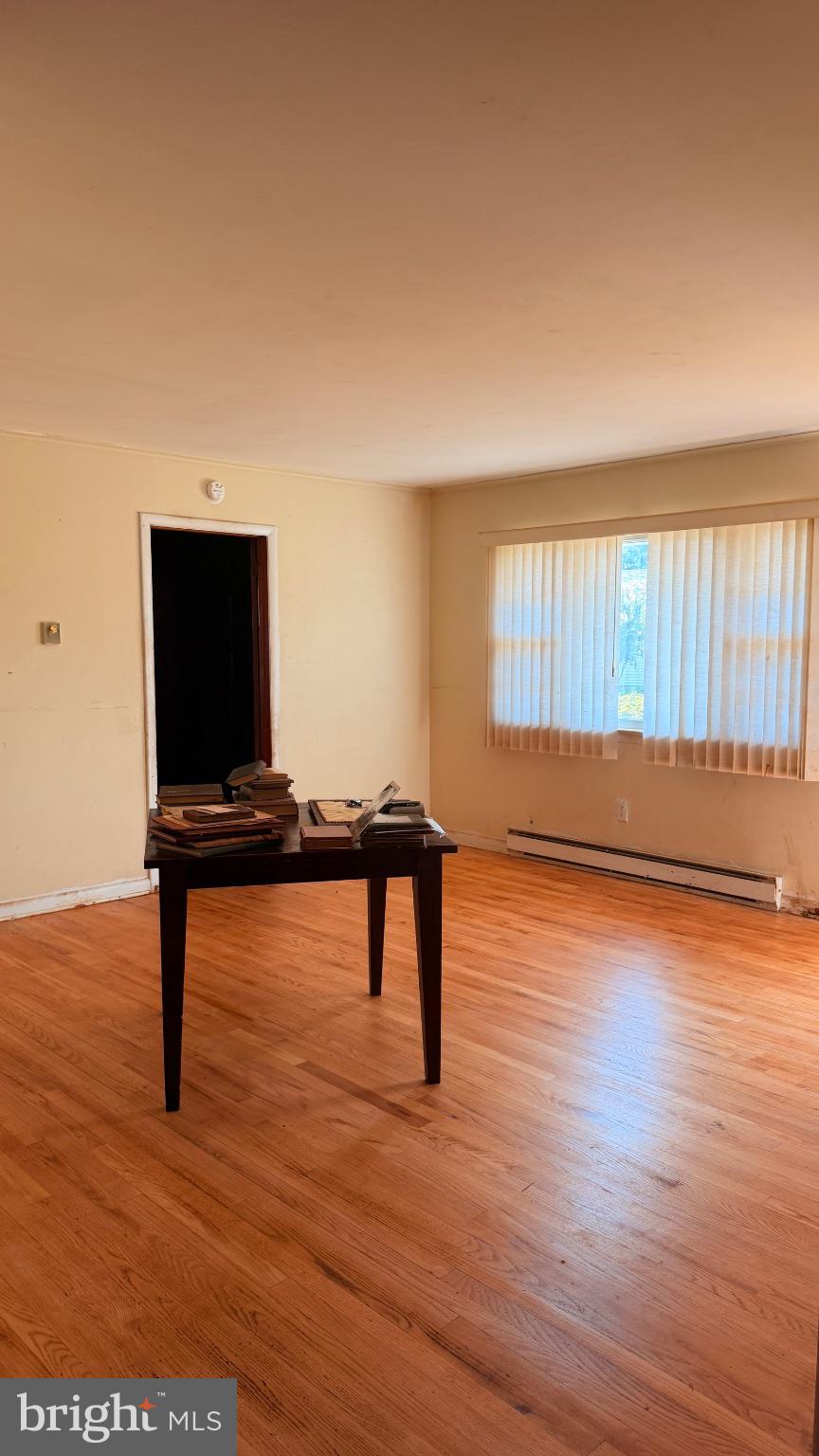 711 Rigby Avenue Cambridge, MD 21613 - Photo 14 of 21 Spacious room with natural light.