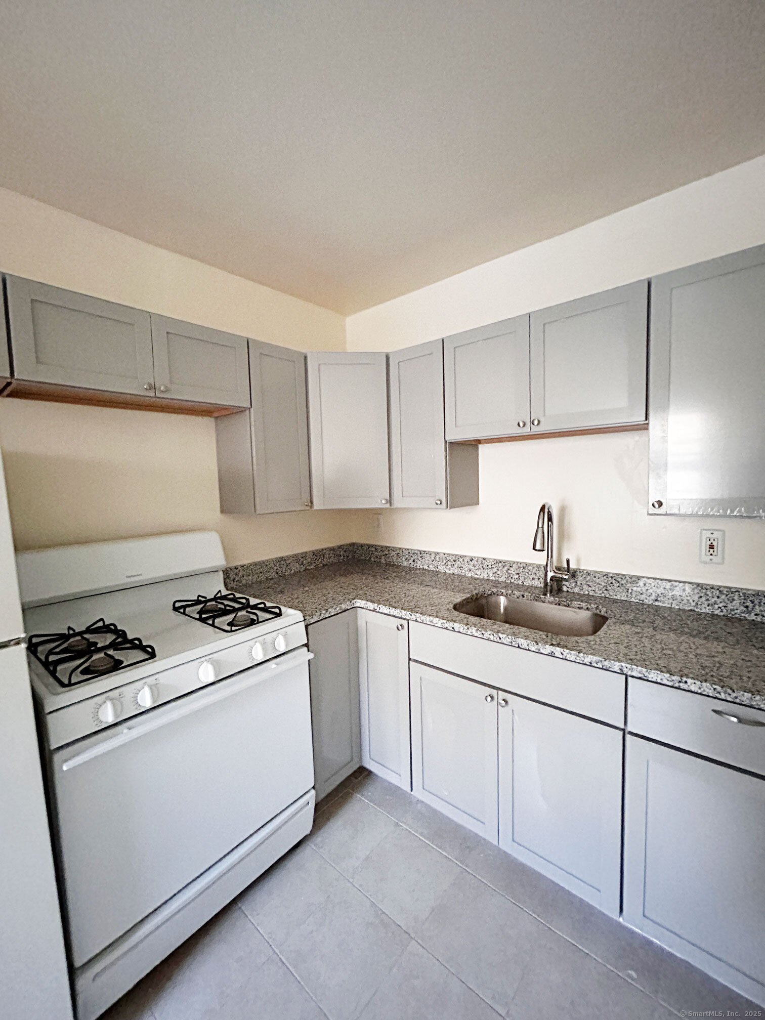 231 York Road Fairfield, CT 06825 - Photo 5 of 8