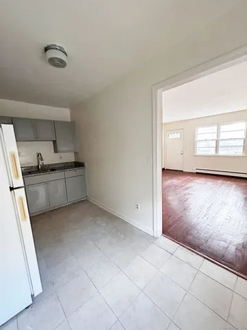 $1,900 | 231 York Road, Fairfield, CT 06825