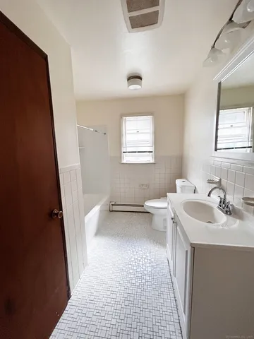 $1,900 | 231 York Road, Fairfield, CT 06825