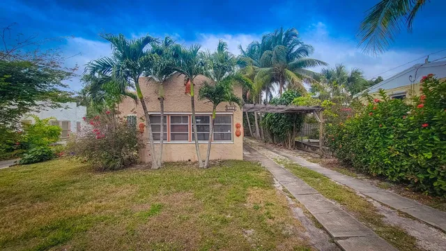 $319,900 | 842 Selkirk Street, West Palm Beach, FL 33405