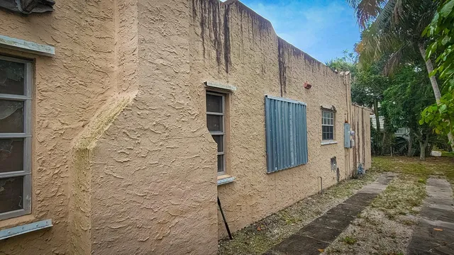 $319,900 | 842 Selkirk Street, West Palm Beach, FL 33405