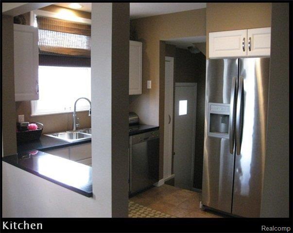1697 Hampton Road Grosse Pointe, MI 48236 - Photo 6 of 23 6 Kitchen B (Small).jpg
