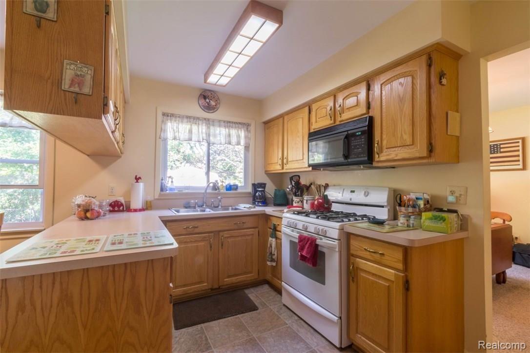 41860 Cherry Hill Road Novi, MI 48375 - Photo 6 of 28 14_CherryHill_41860.jpg