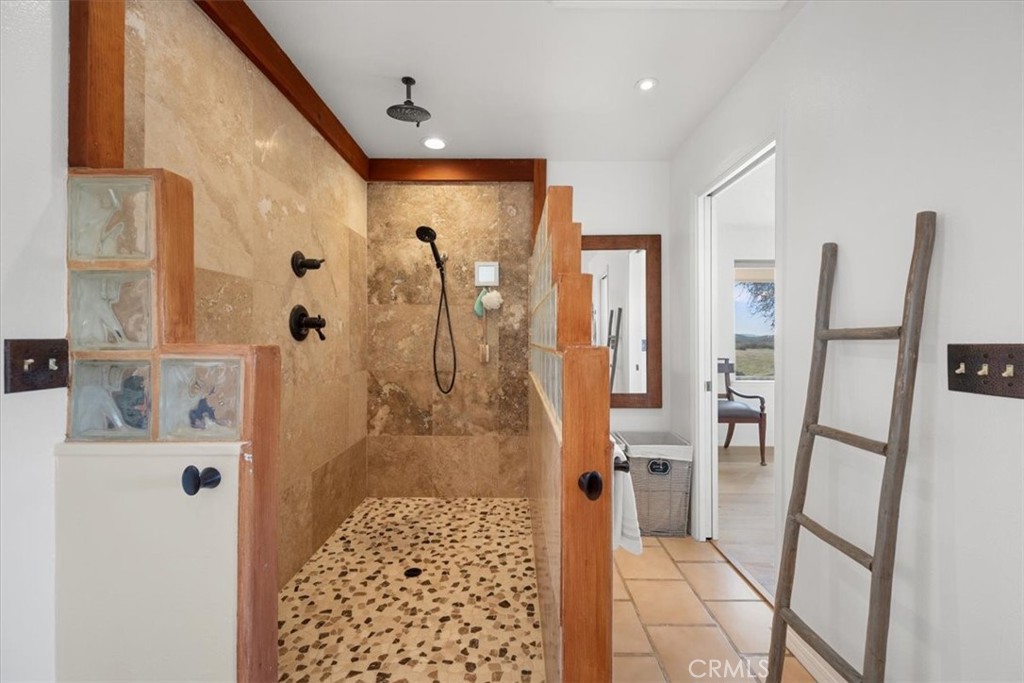 9750 Random Canyon Way Creston, CA 93432 - Photo 30 of 73 Primary Shower