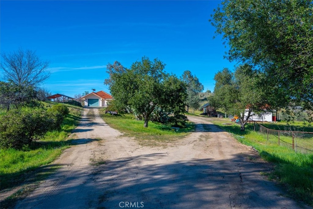 9750 Random Canyon Way Creston, CA 93432 - Photo 4 of 73 Driveway