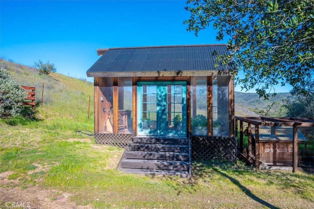 9750 Random Canyon Way Creston, CA 93432 - Photo 65 of 73 Greenhouse