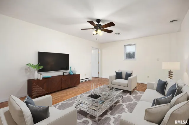 $144,900 | 806 North Galena Avenue, Wyoming, IL 61491