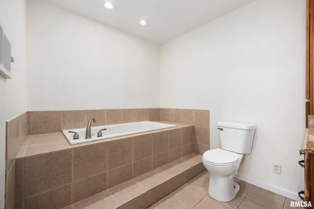 $144,900 | 806 North Galena Avenue, Wyoming, IL 61491