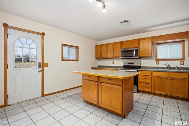 $144,900 | 806 North Galena Avenue, Wyoming, IL 61491