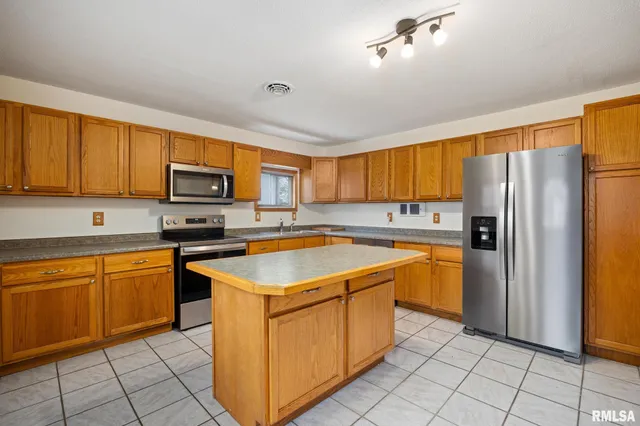 $144,900 | 806 North Galena Avenue, Wyoming, IL 61491