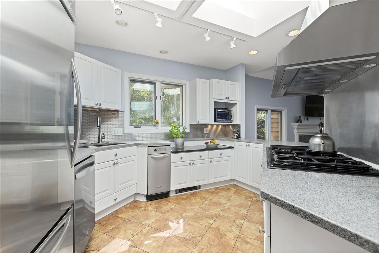 36 Chapel Road North Hampton, NH 03862 - Photo 8 of 32