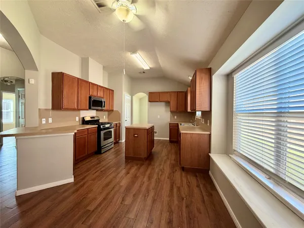 $2,200 | 11807 Green Colling Park Drive, Houston, TX 77047